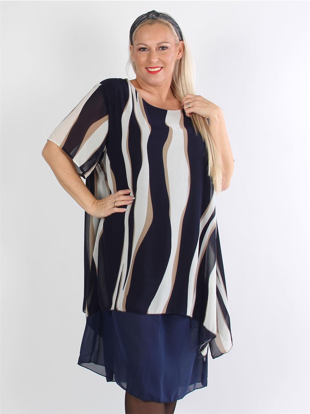 Kastelle - Svart och vit mönstrad klänning med chiffonglager